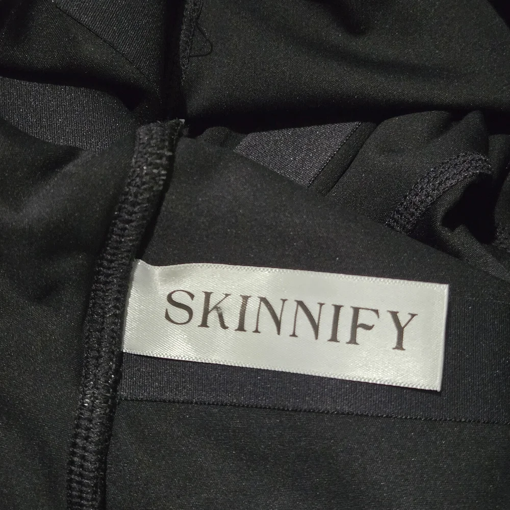 Skinnify Leggings with Built-in Resistance Bands And Side Pockets - Picture 6 of 7